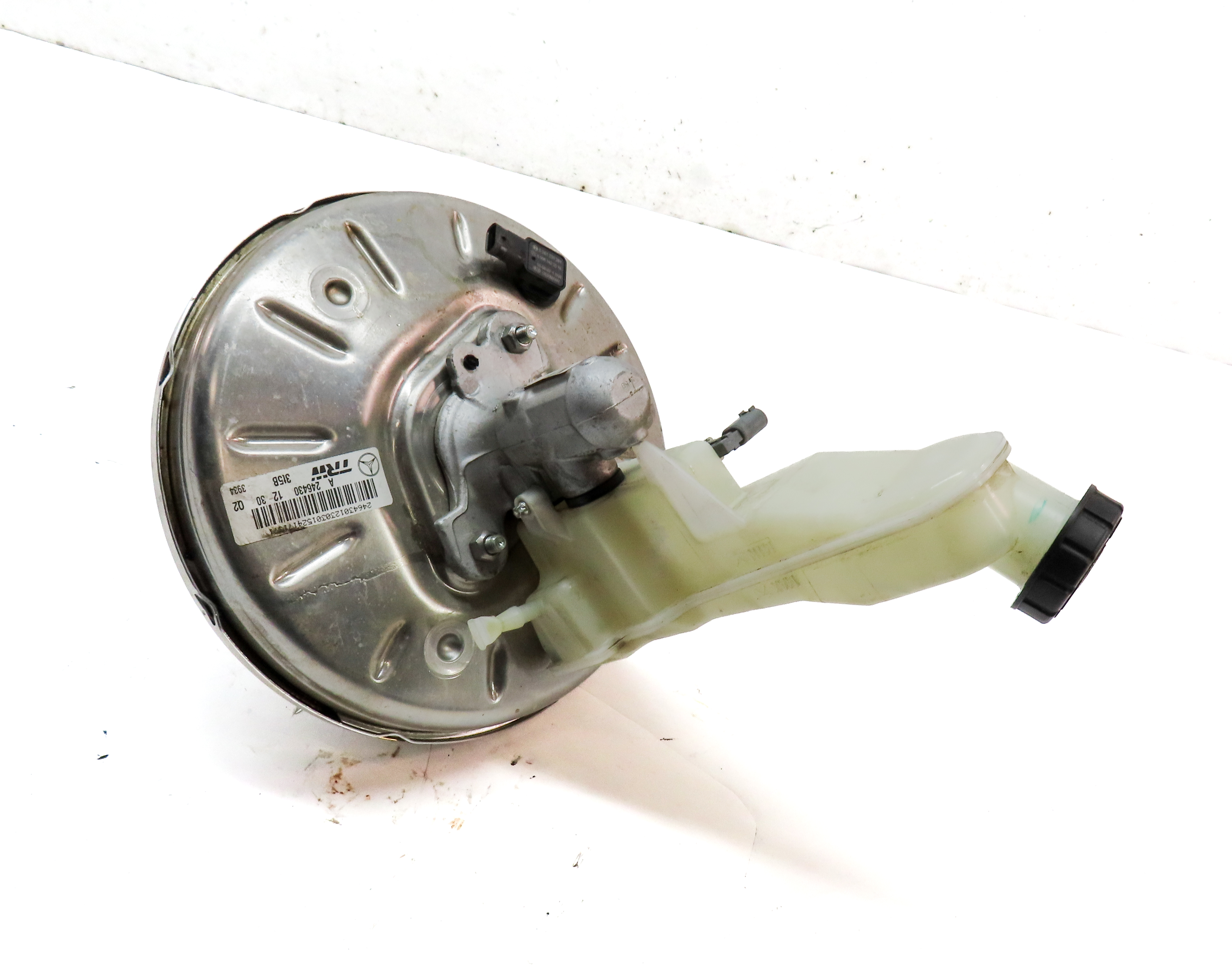 13-20 MERCEDES B CLA GLA (C117 W246 X156) POWER BRAKE BOOSTER w/ MASTER CYLINDER — exact item pictured